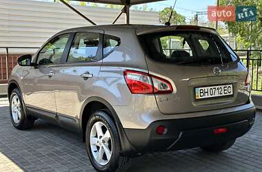 Позашляховик / Кросовер Nissan Qashqai 2011 в 