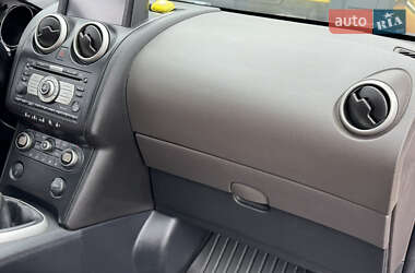 Позашляховик / Кросовер Nissan Qashqai 2007 в 
