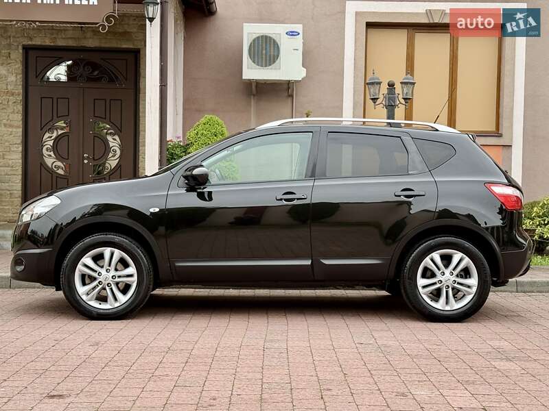 Позашляховик / Кросовер Nissan Qashqai 2010 в Стрию