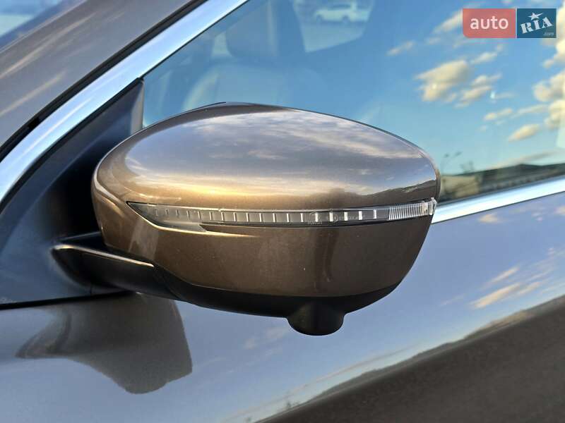 Внедорожник / Кроссовер Nissan Qashqai 2015 в Харькове