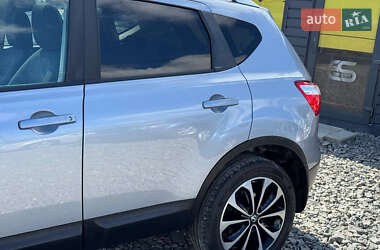 Позашляховик / Кросовер Nissan Qashqai 2013 в 