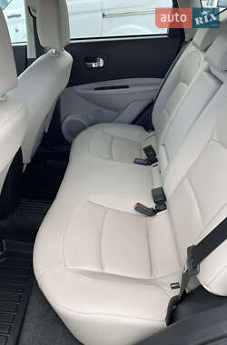 Внедорожник / Кроссовер Nissan Qashqai 2012 в 