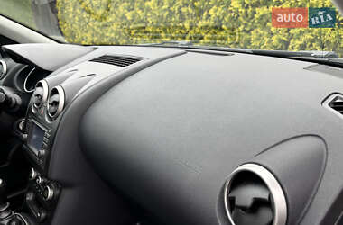 Внедорожник / Кроссовер Nissan Qashqai 2011 в 