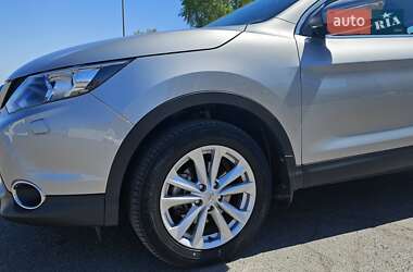 Внедорожник / Кроссовер Nissan Qashqai 2014 в 