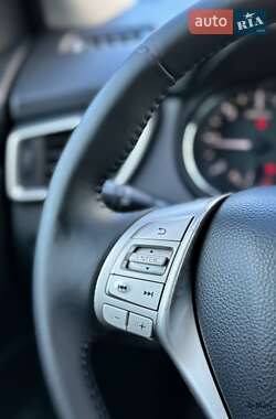 Позашляховик / Кросовер Nissan Qashqai 2014 в 