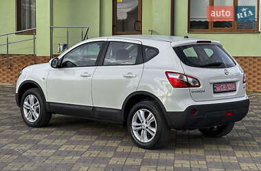 Позашляховик / Кросовер Nissan Qashqai 2013 в 