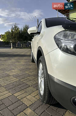 Позашляховик / Кросовер Nissan Qashqai 2013 в 