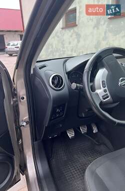 Внедорожник / Кроссовер Nissan Qashqai 2012 в 