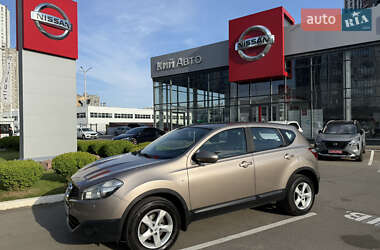 Внедорожник / Кроссовер Nissan Qashqai 2013 в 