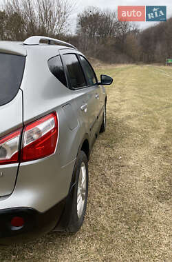 Внедорожник / Кроссовер Nissan Qashqai 2012 в 