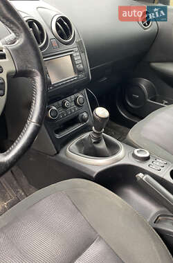 Внедорожник / Кроссовер Nissan Qashqai 2012 в 