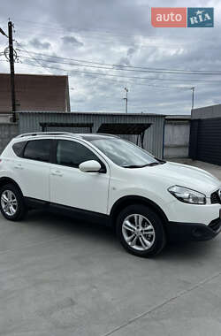 Позашляховик / Кросовер Nissan Qashqai 2011 в 