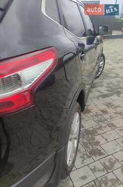 Внедорожник / Кроссовер Nissan Qashqai 2014 в 