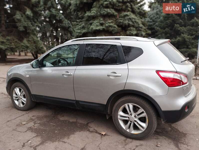 Внедорожник / Кроссовер Nissan Qashqai 2010 в Каменском