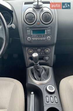 Внедорожник / Кроссовер Nissan Qashqai 2011 в 