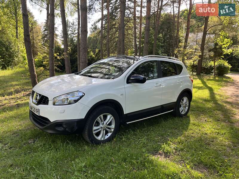 Внедорожник / Кроссовер Nissan Qashqai 2010 в 
