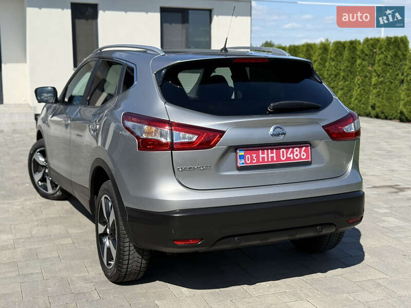 Позашляховик / Кросовер Nissan Qashqai 2016 в Рівному