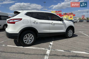 Внедорожник / Кроссовер Nissan Qashqai 2014 в 