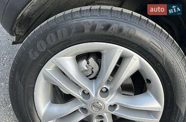 Позашляховик / Кросовер Nissan Qashqai 2013 в 