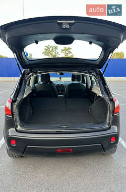 Позашляховик / Кросовер Nissan Qashqai 2013 в 