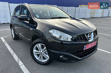 Позашляховик / Кросовер Nissan Qashqai 2013 в 