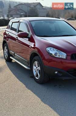 Внедорожник / Кроссовер Nissan Qashqai 2012 в 