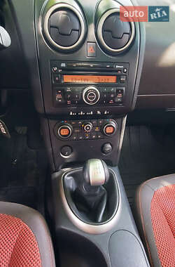 Внедорожник / Кроссовер Nissan Qashqai 2008 в 
