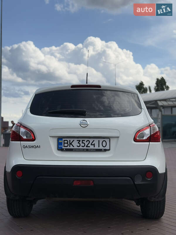 Внедорожник / Кроссовер Nissan Qashqai 2013 в Сарнах