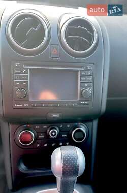 Внедорожник / Кроссовер Nissan Qashqai 2012 в 