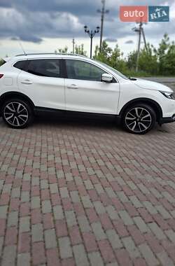 Внедорожник / Кроссовер Nissan Qashqai 2014 в 