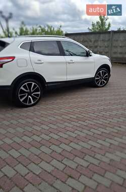 Внедорожник / Кроссовер Nissan Qashqai 2014 в 