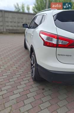 Внедорожник / Кроссовер Nissan Qashqai 2014 в 