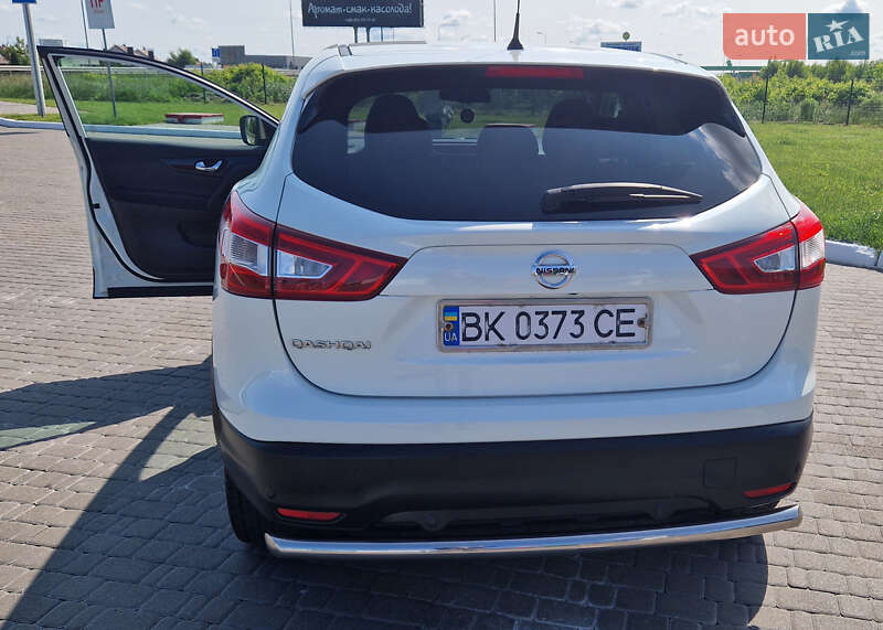 Внедорожник / Кроссовер Nissan Qashqai 2015 в Ровно