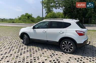 Внедорожник / Кроссовер Nissan Qashqai 2012 в 