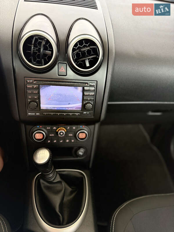 Позашляховик / Кросовер Nissan Qashqai 2011 в Звенигородці