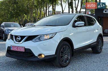 Внедорожник / Кроссовер Nissan Qashqai 2015 в 