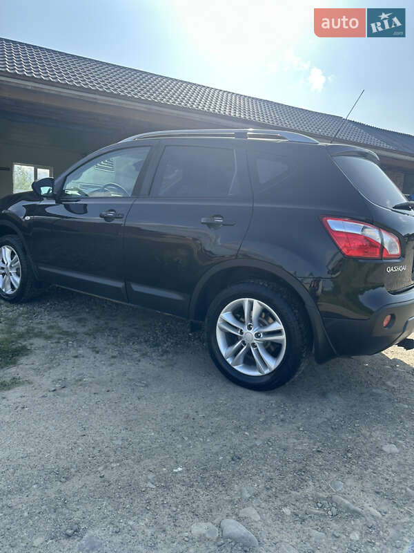 Позашляховик / Кросовер Nissan Qashqai 2011 в Косові