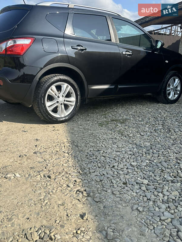 Позашляховик / Кросовер Nissan Qashqai 2011 в Косові