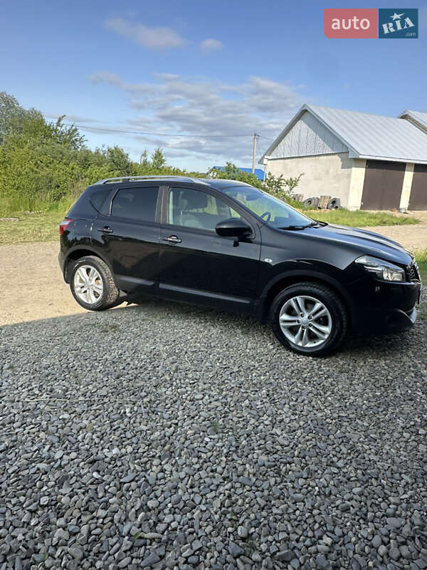 Позашляховик / Кросовер Nissan Qashqai 2011 в Косові
