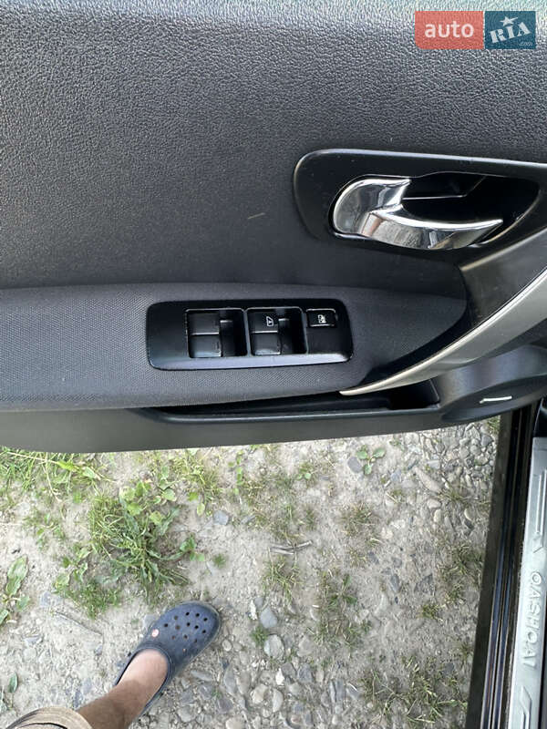 Позашляховик / Кросовер Nissan Qashqai 2011 в Косові