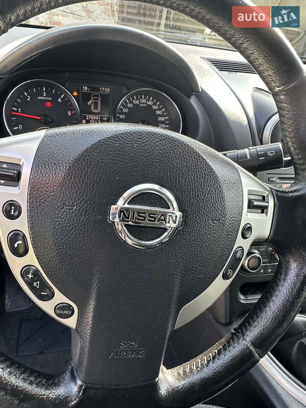 Позашляховик / Кросовер Nissan Qashqai 2011 в Косові