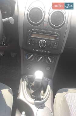 Внедорожник / Кроссовер Nissan Qashqai 2009 в 
