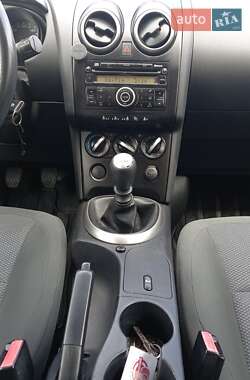 Внедорожник / Кроссовер Nissan Qashqai 2009 в 