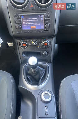 Внедорожник / Кроссовер Nissan Qashqai 2012 в 