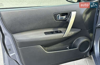 Позашляховик / Кросовер Nissan Qashqai 2009 в 