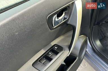 Позашляховик / Кросовер Nissan Qashqai 2009 в 