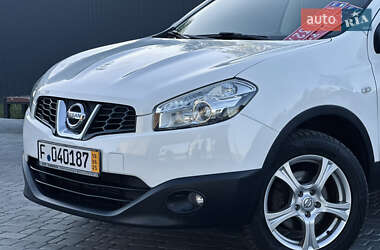 Позашляховик / Кросовер Nissan Qashqai 2013 в 