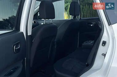 Позашляховик / Кросовер Nissan Qashqai 2013 в 