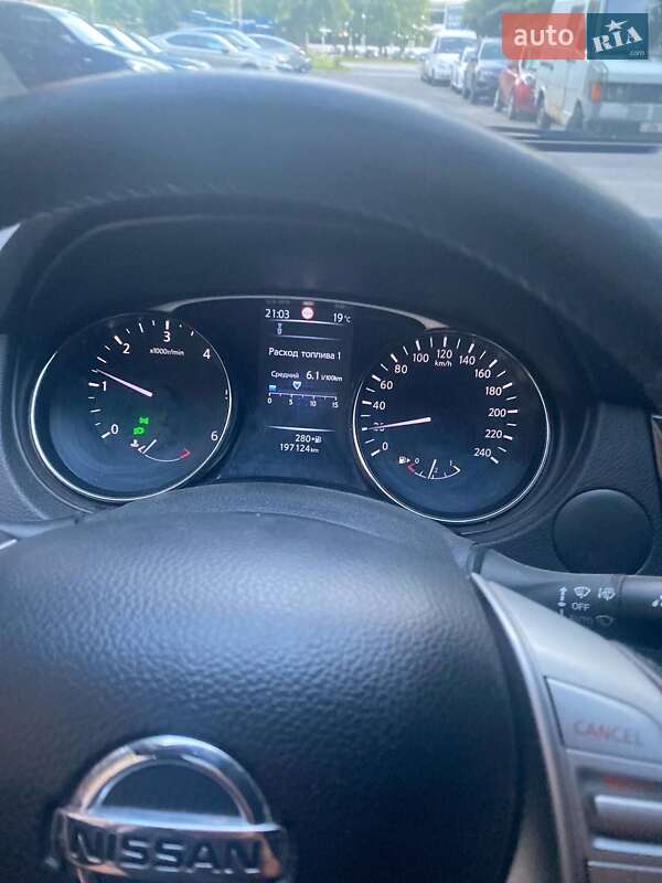 Позашляховик / Кросовер Nissan Qashqai 2016 в Львові