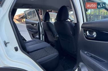 Позашляховик / Кросовер Nissan Qashqai 2015 в 